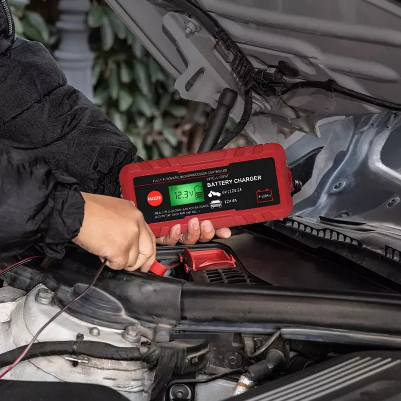 Automobilio akumuliatoriaus įkroviklis